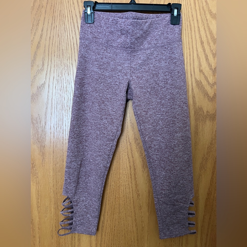 Cropped Mauve Leggings with Bottom Side Cutouts size XS